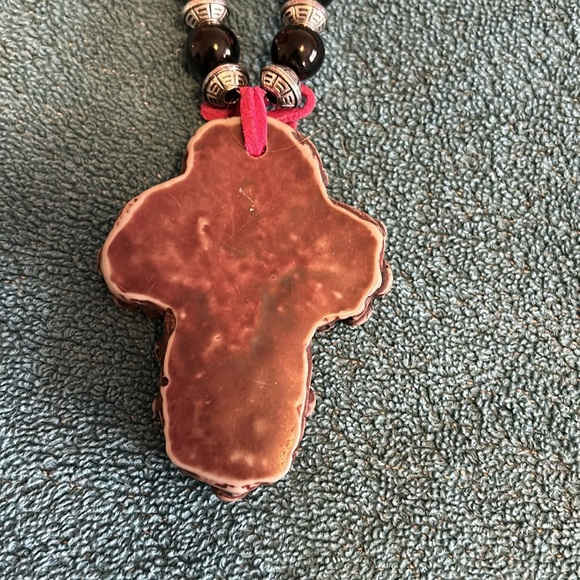 **3/$15** Resin cross beaded necklace - Picture 5 of 7